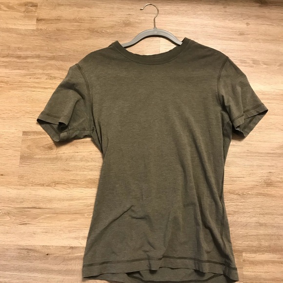 Men’s short sleeve Lululemon - Picture 2 of 3